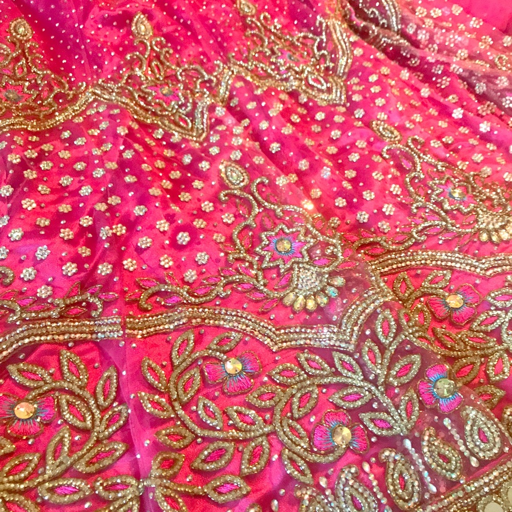 Pakistani wedding lengha - Picture 2 of 7